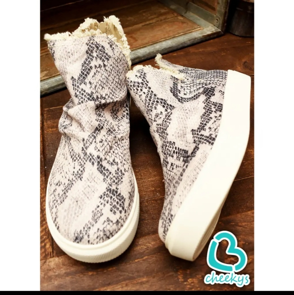 Snake print pull on sneakers NWT